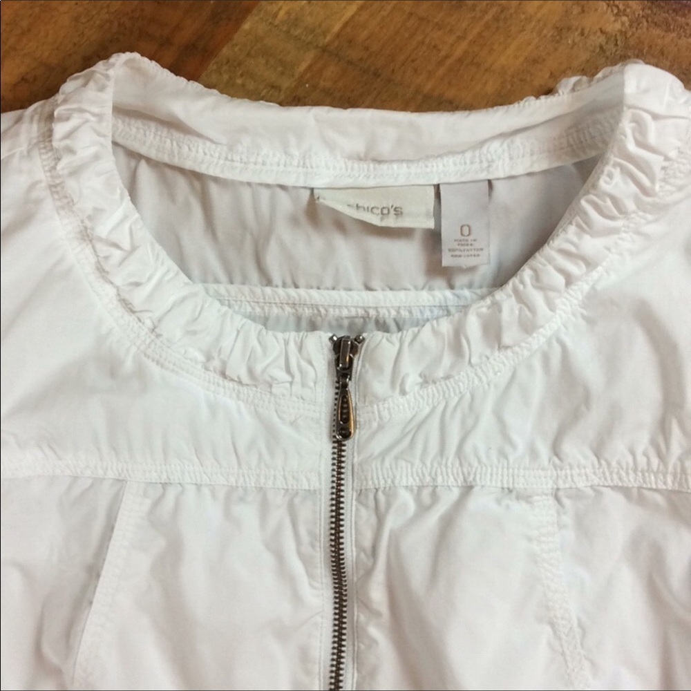Chico’s lightweight short sleeve white jacket Size Small - Picture 3 of 9